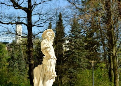 Engelsfigur im Schlosspark Greiz im Vogtland - Standort der Praxis Dr. Reuter - Ihr Experte für Chirotherapie